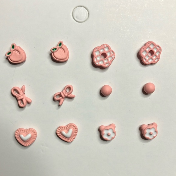 Pink ear studs set - Picture 2 of 5